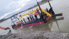 ইন্দোনেশিয়ার একটি নদীতে জেট সাকশন ড্রেজার পরীক্ষামূলক কাজ পরিচালনা করে